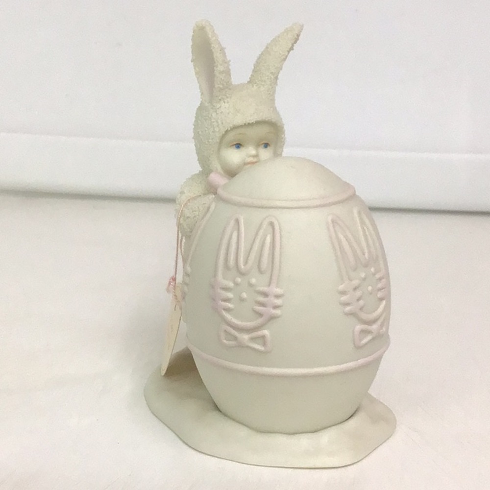 EASTER BUNNY BY SNOWBUNNIES DEPARTMENT 56 - Picture 1 of 8